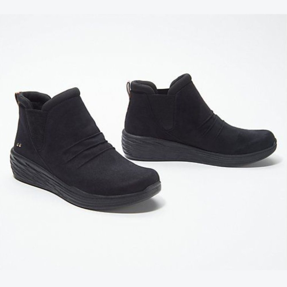 NWT Womens Ryka Water Repellent Wedge Ankle Boots, Size 5.5 - Niah Animal (Blk)